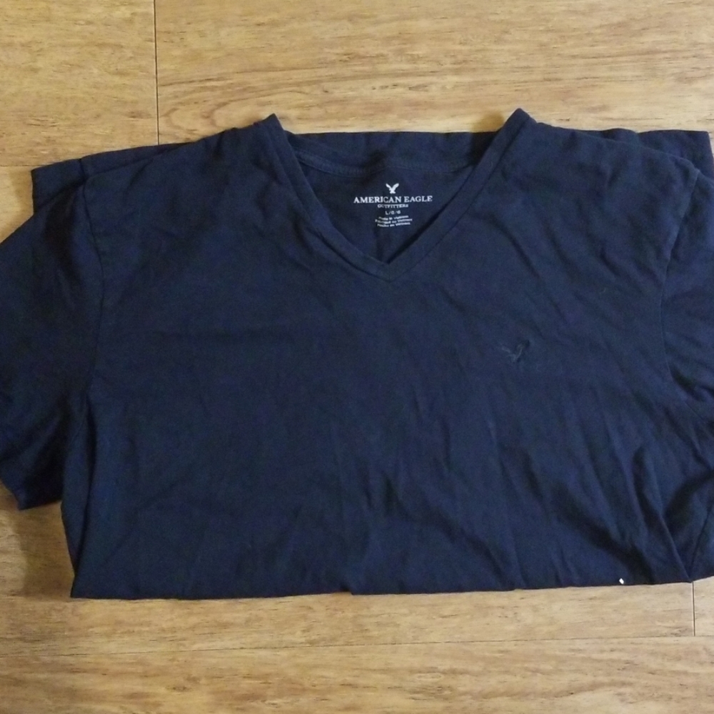 American eagle v neck